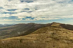 喀尔巴阡山脉喜怒无常的景观乌克兰西部风景观赏高原荒野户外环境和多云的蓝天