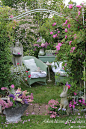 #园艺#
【花园庭院】
下午茶时间，为大家分享一组花园庭院，你梦想中的院子是这个样子的嘛？ ​​​​