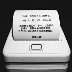 『为期一年的告白·365封情书』
10月1日。第274天。第274封
无论是在现实中，梦中，以及我的思维中，我都在偷偷地看着你，近在咫尺却无法触手可及地看着你。
——爱语心萌（刘国健）《为期一年的告白·365封情书》。 #心萌心语# 爱语心萌原创文字图片。文字控、美文美图、唯美文字、文字图片、壁纸、短句。微博：@爱语心萌。公众号：爱语心萌。头条号：爱语心萌。#爱情# #文字# #语录# #心情#