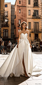 ricca sposa 2020 barcelona bridal strapless sweetheart ruched bodice minimalist clean a line ball gown wedding dress chapel train (2) mv