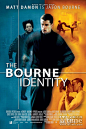谍影重重The Bourne Identity(2002)

　一只渔船在海上打捞上一个奄奄一息的男子，在救治过程中，发现男子身中数枪，并有刀痕。奇怪的是从臀部取出一个芯片，上面有瑞士苏黎士银行的一个帐号。在船员们精心的照料下，男子虽然身体康复，但是他已经失去了往日的记忆，不知自己是谁，叫什么名字！船在西班牙停泊后他前往瑞士苏黎士。由于没有证件只好睡在公园的长椅上，被执勤的警察叫醒，只想睡觉的他对警察的纠缠忍无可忍，动手打倒了警察。这时他发现自己不但武功高强，而且还会说多国语言。这令他莫名其妙……