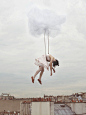 Maia Flore，法国女摄影师，出生于1988年，2010年毕业于法国歌布兰学院（Ecole des Gobelins）。