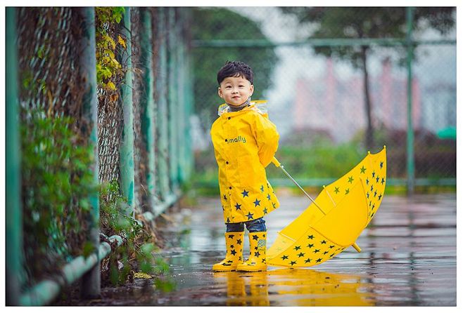 下雨天的篮球场(全)_儿童摄影_黑光图库