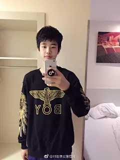 孙世睿 @想进步的睿睿 来自南京 出生于2000年8月22日 身高190cm 就读于南京第九中学 小小年纪就是国家一级篮球运动员了 爱听音乐的小鲜肉是不是有一点像长大后的杨阳洋？#新偶像联盟##帅哥美女推荐网# ​​​​