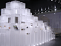 设计师用168个盒子在商场堆了一座富士山 | 以日本当代设计中的匠心为主题的《大调匠心美学展》，于2017年11月在北京的活力心脏朝阳大悦城的6层悦界空间开幕，展览空间面积为100㎡。