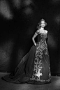 CFDA旗下杂志近日邀请来包括Vera Wang , Marc Jacobs, Alexander Wang, Phillip Lim在内的顶尖设计师和超模，拍摄了一组150页超规模大片