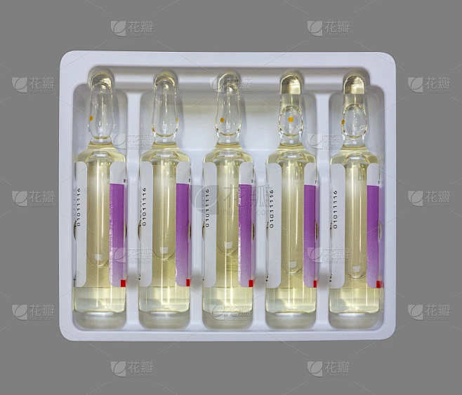 玻璃安瓿与注射药物在塑料包装孤立在灰色背景俯视图近素材-花瓣网