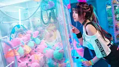 科幻女生 抓娃娃机 4k动漫壁纸_彼岸图网