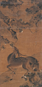 沈铨：（公元1682年—约公元1760年），字衡之，号南苹，清代画家。浙江湖州人。擅画花鸟走兽，以精密妍丽见长。也擅长画仕女。曾侨居日本三年。日本人很看重他的技艺，向他学画的人很多。传世作品有：《鹿群图》、《鹤群图》屏风一双，各六曲，辑入《中国明清美术展目录》，1963年日本东京国立博物馆出版。《松鹿图》轴，现藏南京博物院；《松鹤图》轴，藏故宫博物院；《凤鹤鸳鸯图》轴，藏日本根津美术馆。1930年世界书局出版《沈南苹翎毛走兽画集》影印本；日本大塚巧艺社出版《沈铨百喜图》卷影印本。