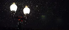灯笼背景图_新图网 https://ixintu.com 路灯 灯 灯笼 雪 冬天 雪花 冷 夜 黑暗 圣诞节 花圈 光明 雪天 唯美 黑色 海报banner 激情 狂欢