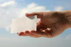 手拿空白名片