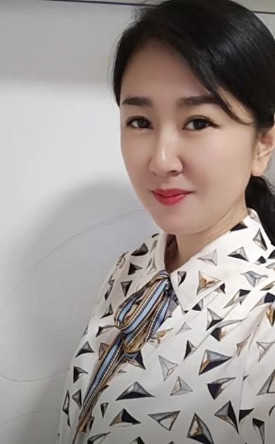 谢谢你这么晚送我回家，手机没电了吧到我家...
