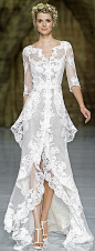 Beautiful lace wedding dress: 