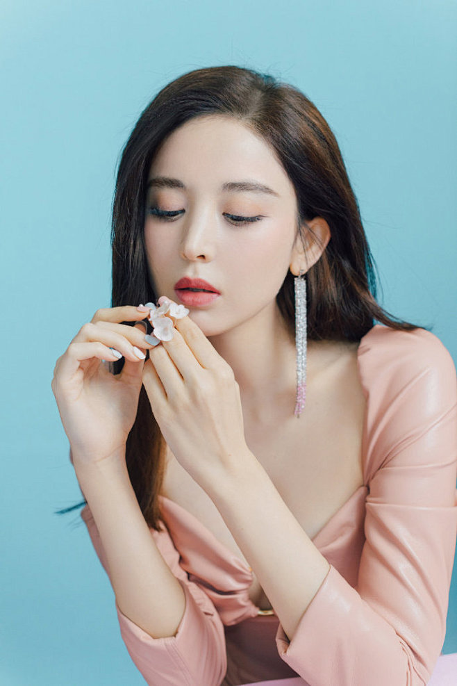 潘不胜从别致的七转采于2021-02-11 22:25:38娜扎温润如玉潘不胜同采