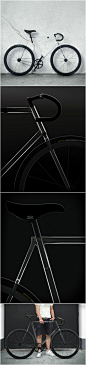 德国Designaffairs工作室设计了一款概念自行车，框架完全透明，但用的不是玻璃，而是和战斗机机顶壳类似的塑料材料。
这款名为“透明自行车（Clarity bike）”是该工作室的重点材料研究项目之一，也是他们打算量产的下一个产品。透明自行车采用的是一种叫做Trivex的聚合物，质轻，抗冲击力强，抗化学腐蚀，具有热稳定性，并且兼具柔性（这种柔性只有旧式铁框架可以做到）。这种材料最初被用于军事用途，被用来生产直升机挡风玻璃，以及战斗机的机顶壳。
Trivex这种材料可以通过模具注塑成型，因此可以一次成