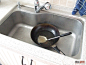 水槽是大单盆，选择理由：用过双盆不好用，大盆洗锅方便。坚决要台下盆，理由：台面好搞卫生，有水用手一摸全进盆里了，特方便。