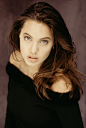 16岁时的 安吉丽娜·朱莉（Angelina Jolie）、花、草、梦幻、杂货