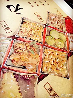 正月十五，北方“滚”元宵，南方“包”汤圆。古时称元宵为&quot;浮圆子&quot;、&quot;圆子&quot;、&quot;乳糖元子&quot;和&quot;糖元&quot;。康熙年间，御膳房特制的“八宝元宵”，是名闻朝野的美味，其中“八宝馅料”一般是指白糖、松子、芝麻、花生、桃仁、爪子、青梅、瓜条。所用餐具依据席面多有不同，一般用“粉彩”为多。元宵节吃元宵，以 ​​​​...展开全文c