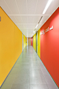 Esade’s Colors : Through the design school Elisava we got the commision to renew the Interior Design of Esade Creapolis. The businessschool Esade created Creapolis to become a breeding ground for innovative start-up companies. The architecture of the buil