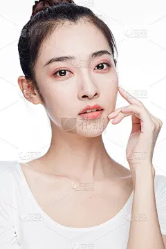 画室里的美女肖像