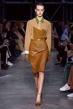 童小楹宝贝采集到Burberry FALL 2019 READY-TO-WEAR