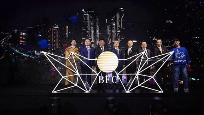 BFC开业庆典活动上蝴蝶漫天，是时尚、艺...