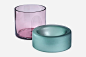 Container Bowl klein : Die Container Schalen sind eine kontrastreiche Aufbewahrungsmöglichkeit. Die Schalen haben eine wunderschöne Form und können einzeln oder als Set verwendet werden. Das Design ist weich und cool zugleich, was in den Farbkombinationen
