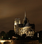 巴黎圣母院




巴黎圣母院 Notre-Dame Cathedral是一座典型的哥特式风格基督教教堂，是古老巴黎的象征。它矗立在塞纳河畔，位于整个巴黎城的中心。











巴黎圣母院的建造全部采用石材，其特点是高耸挺拔，辉煌壮丽，整个建筑庄严和谐。

















巴黎圣母院的主立面是世界上哥特式建筑中最美妙、......