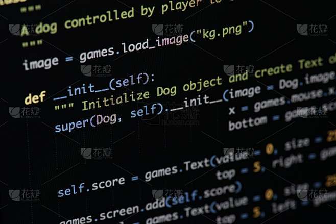 真正的Python代码开发屏幕。编程工作流抽象算法概念。放大后可见的Python代码行。