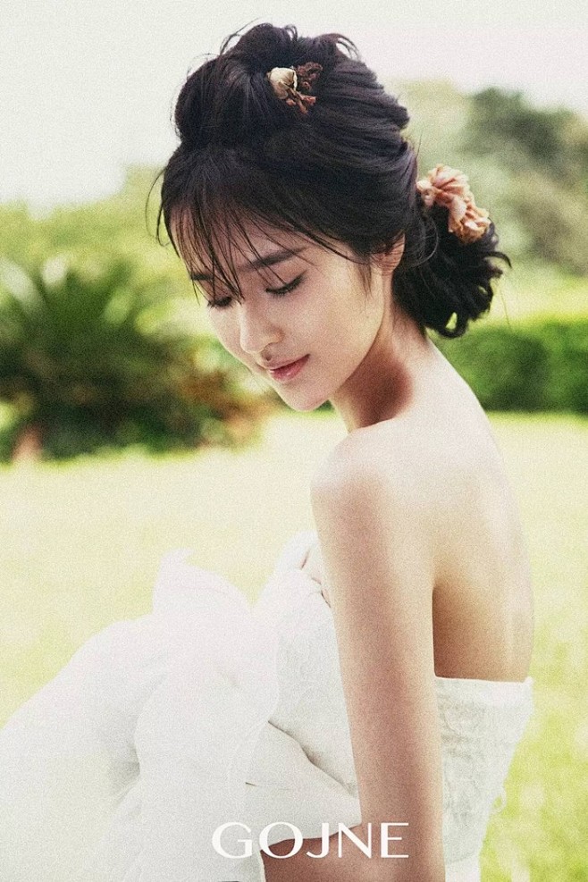 户外婚礼日系新娘鲜花造型+来自：婚礼时光...