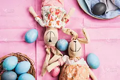 粉色复活节兔子和鸡蛋的概念