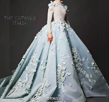 #女神爱时尚# 每个女孩一生都值得穿一次...
