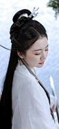 天上剑仙三百万，遇我也须尽低眉
采集@别致的七
cr：爱吃大米的猪 ​​​