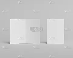 空白的双页折叠纸