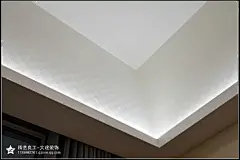 #吊顶#灯带向上洗墙，同时贴格子浅色壁纸增加漫反射层次