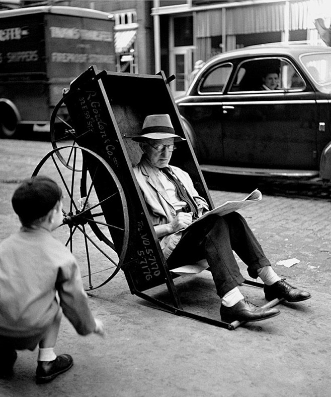 Man in Pushcart, NY,...