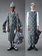 Thom Browne Pre-Fall 2022 : 汤姆·布朗2022年秋季前男装系列的明显标题是“睫毛和龙虾”。模特们穿着英寸长的假发鞋和手提皮革龙虾包和背包，展示是如此具有挑衅性的超现实主义，让人想起Elsa Schiaparelli1937年大胆