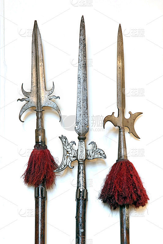 武器组。一套中世纪的大型武器。