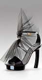 Gio Diev http://personalshopper2010.blogspot.mx/2013/07/un-zapato-para-cada-piernahigh-heels.html