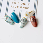 如何将你的甲片款式拍成ins风？_背景 : ins美甲拍摄二之甲片拍摄 INSFASHIONGUIDE summernail insstyle 上期小编为大家分享了，手上款式如何拍出ins风，今天小编搓搓手继续为大家分享，甲片款式ins的走向！ 一款精美