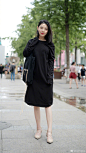 7月21日街拍更新，简单黑裙的气质美。 ​​​​