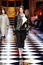 dolce-and-gabbana-fall-winter-2016-17-women-fashion-show-runway-38