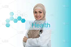 特写友好，微笑自信的穆斯林女医生。