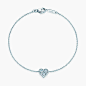 Tiffany Hearts® 铂金镶钻手链。