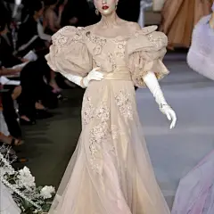 看到几条很漂亮的裙子
Christian Dior2007秋冬高定