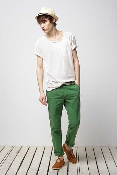 【男人风尚】小清新，浅绿色的裤子，很喜欢...
