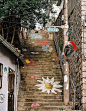 韩国首尔梨花村的阶梯小道，多部韩剧在这里取景，走在这么可爱的阶梯上，心情也会变得美美的吧！