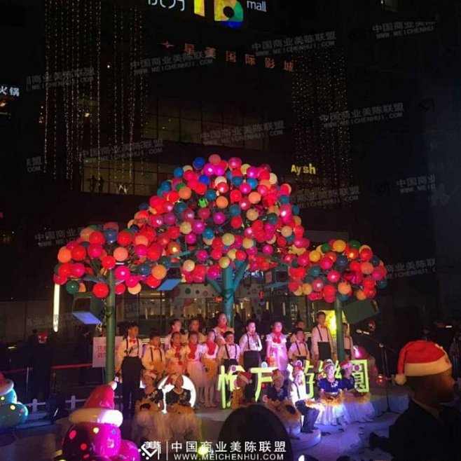 【圣诞美陈】台湾玻璃艺术家为长沙悦方创作...