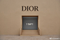 DIOR | Dior Ready To Wear Fall Winter 2020 Paris #迪奥二零二零秋冬成衣秀# DIOR迪奥女装创意总监玛丽亚·嘉茜娅·蔻丽(MARIA GRAZIA CHIURI)从自己少女时代的日记中汲取灵感，以挥洒自如的手法重新演绎那些令人感怀的场景、画面和絮语，绘制出一幅饱蘸浓情的成长画卷。#巴黎时装周##dior迪奥# ​​​​...展开全文c
