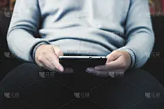 男人,平衡折角灯,电子书,住宅内部,药丸,智慧,水平画幅,电话机,消息,男商人